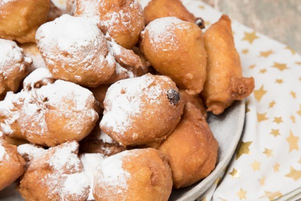 Oliebol gemengd (met / zonder krenten) per 10 stuks