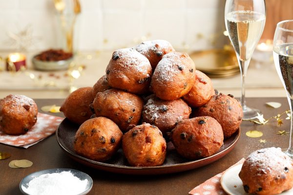 Oliebol met krenten per 5 stuks